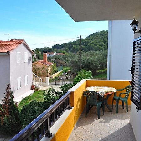 Apartments Villa Annika Slatine Exterior photo