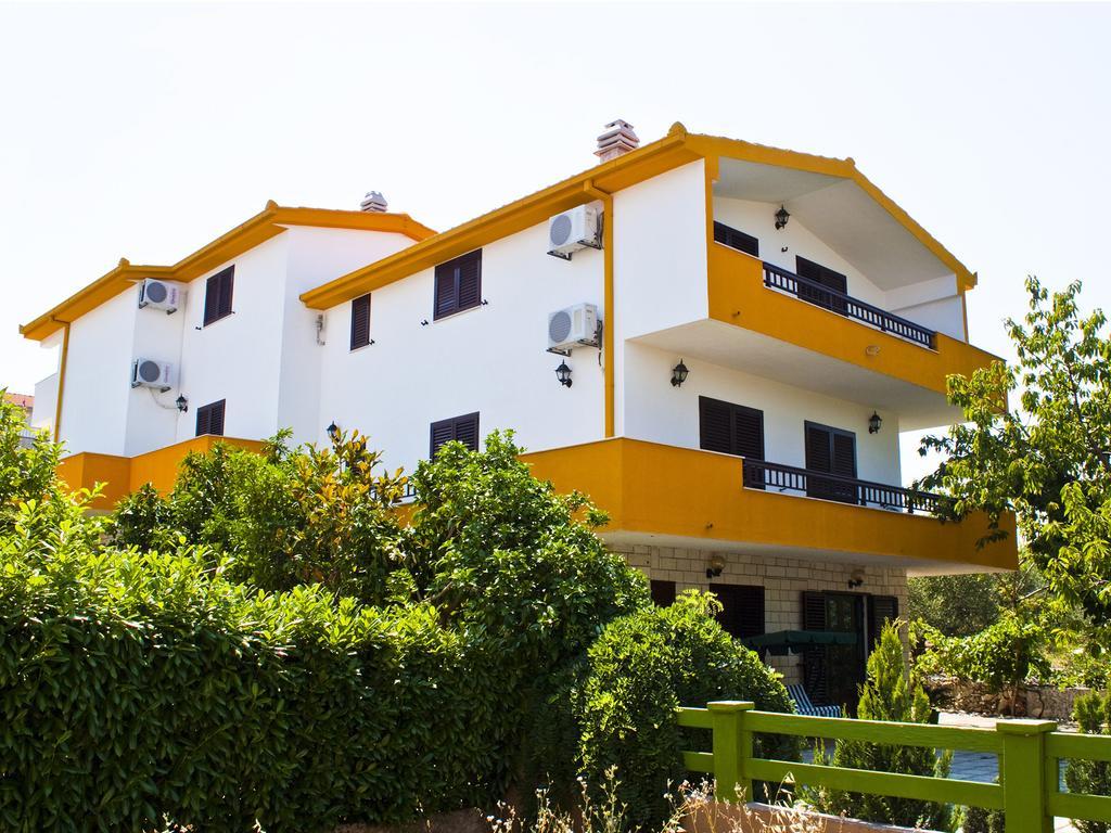 Apartments Villa Annika Slatine Exterior photo