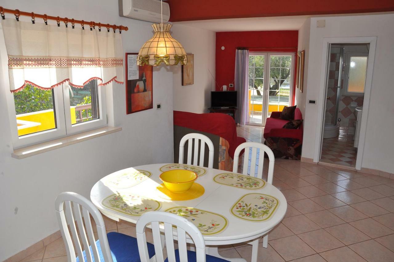 Apartments Villa Annika Slatine Exterior photo