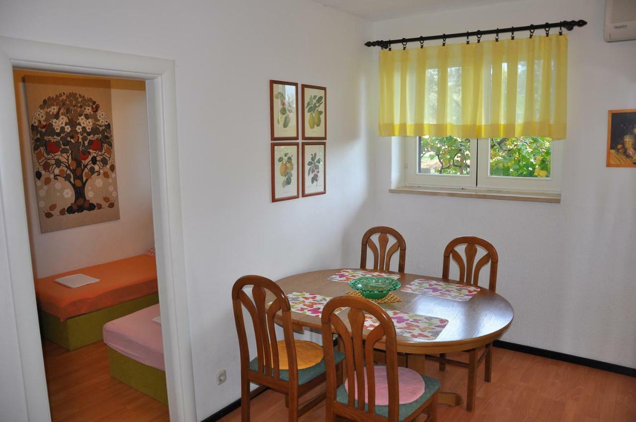 Apartments Villa Annika Slatine Exterior photo