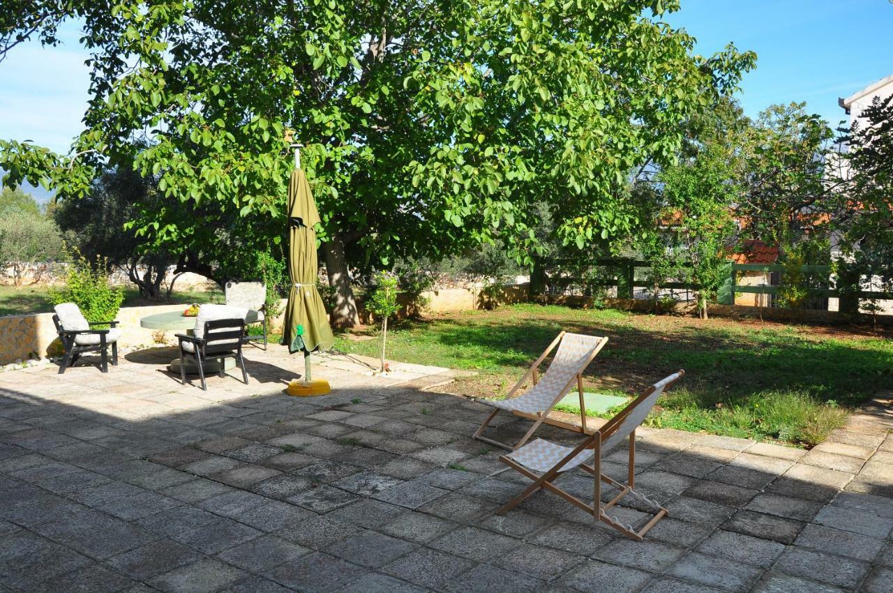 Apartments Villa Annika Slatine Exterior photo