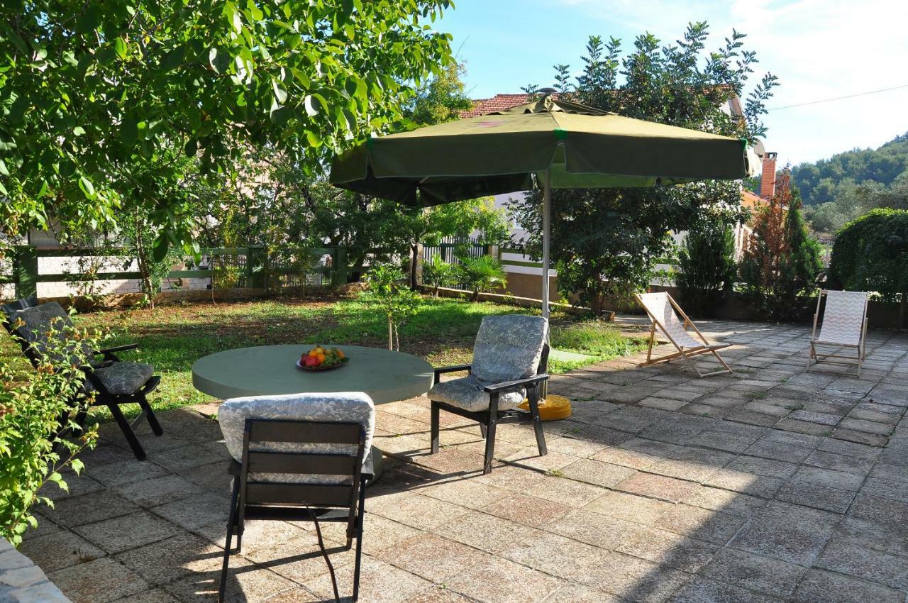 Apartments Villa Annika Slatine Exterior photo