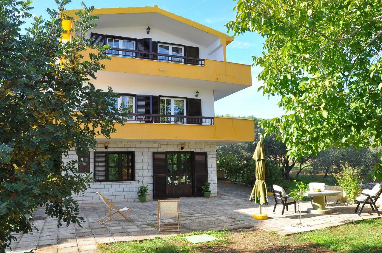 Apartments Villa Annika Slatine Exterior photo