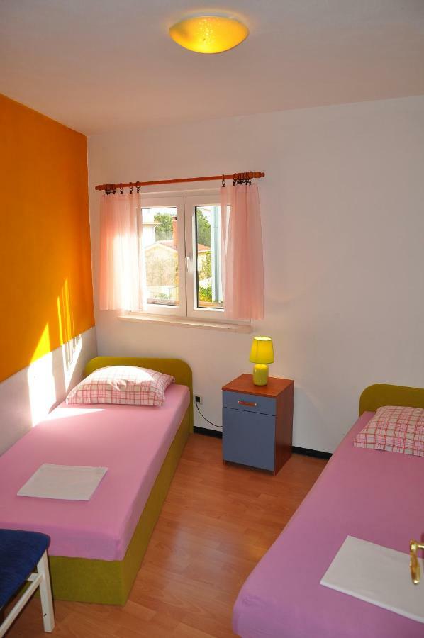 Apartments Villa Annika Slatine Exterior photo