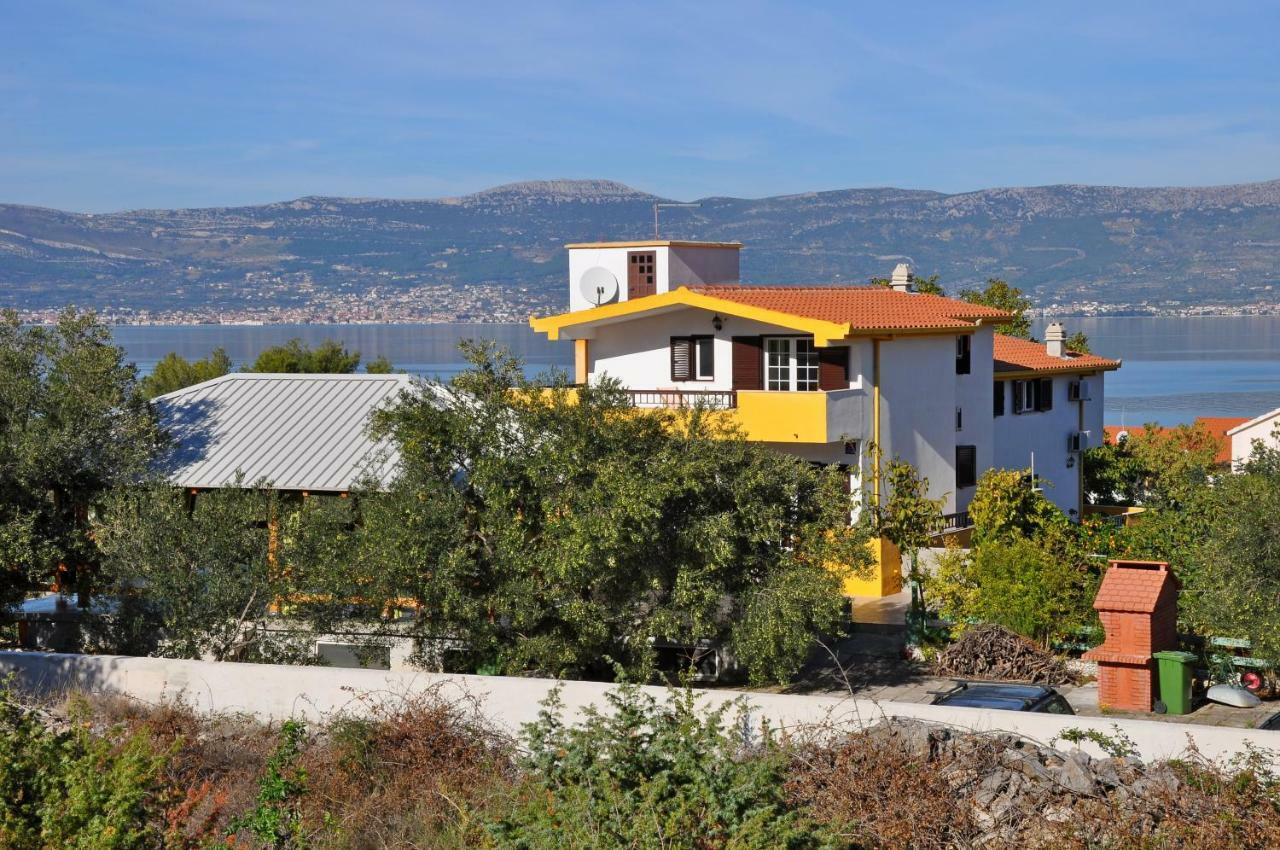 Apartments Villa Annika Slatine Exterior photo